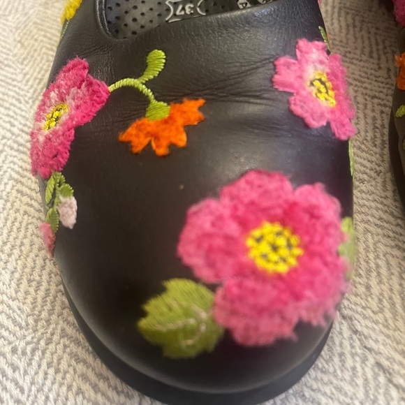 Pom d'Api EUC Embroidered Black Leather Mary Jane Strap - Picture 4 of 12